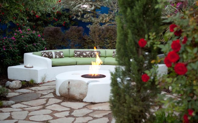 Firepit with curved seating