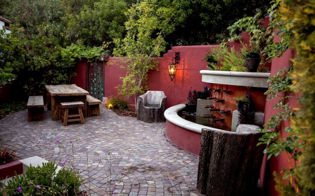 Trickling fountain and plum-toned walls