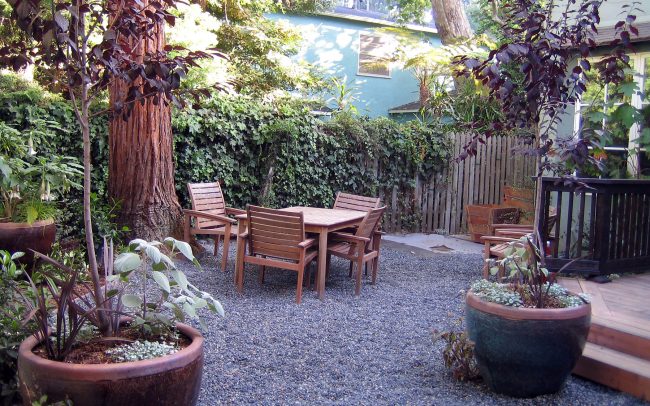 Canyon Family Playground: Outdoor dining area